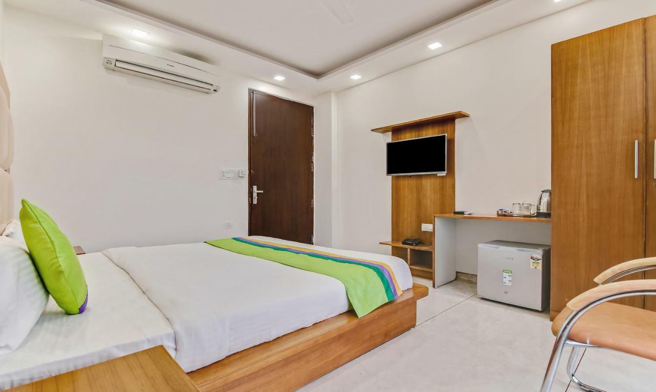 Treebo Trend Amexx Residency Sector 27 Ξενοδοχείο Γκουργκάον Εξωτερικό φωτογραφία